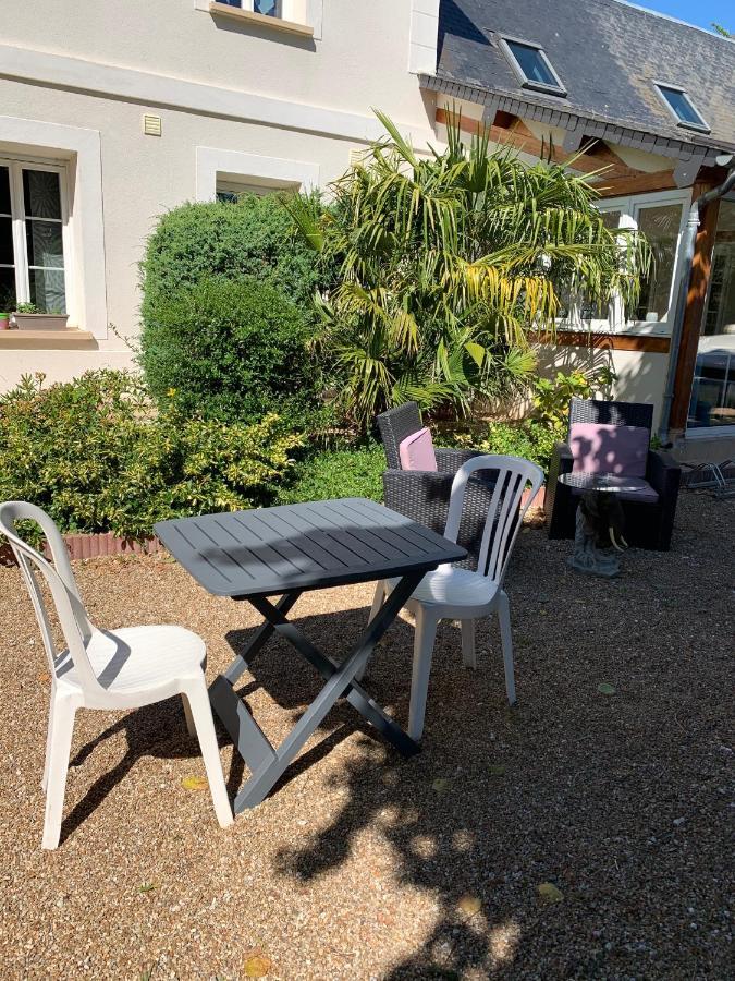 Bed and Breakfast Le Petit Manoir Farceaux Экстерьер фото