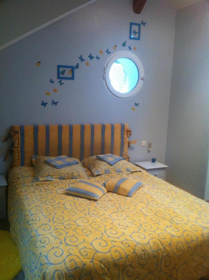 Bed and Breakfast Le Petit Manoir Farceaux Экстерьер фото