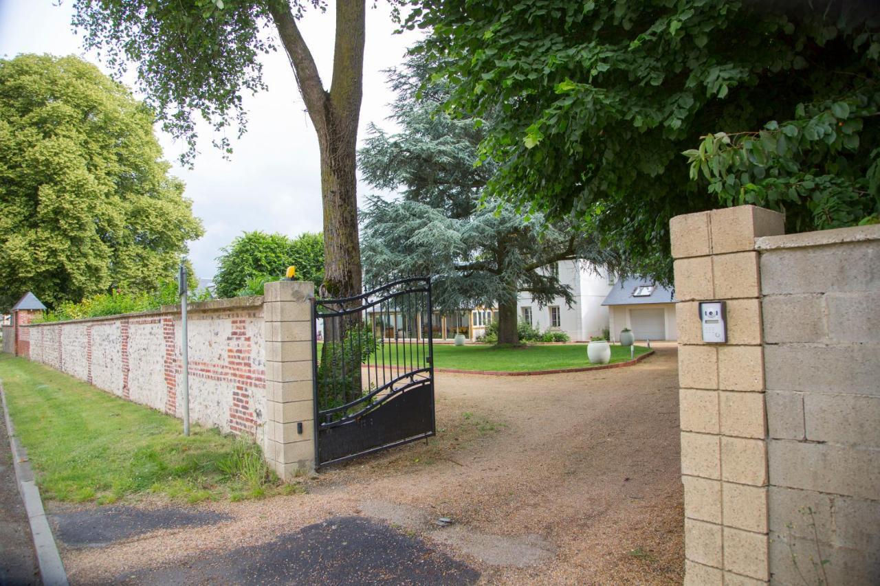 Bed and Breakfast Le Petit Manoir Farceaux Экстерьер фото